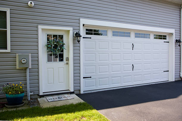 24/7 Emergency Garage Door Panel Replacement experts in Fair Lakes, VA